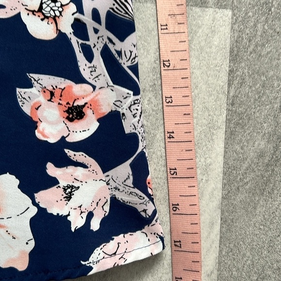 Floral navy blue, white, & pink button down tank top Large adjustable straps - Picture 12 of 12
